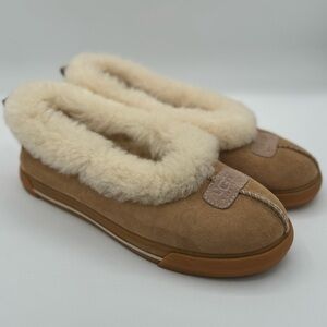 UGG Rylan Tan Slippers White Sherpa Fur Lining SZ 7